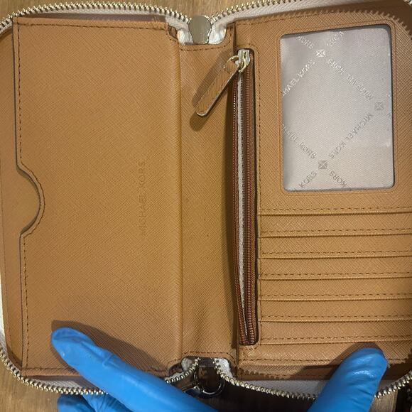 MICHAEL KORS White Tan Full Zipper Wallet Stylish Leather - Picture 4 of 8